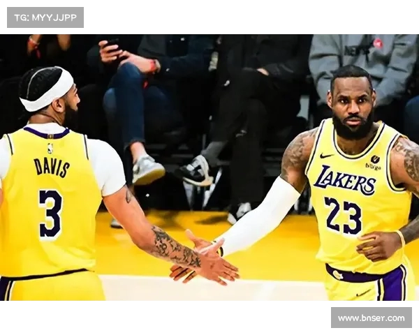 NBA赛季最新动态:詹姆斯领衔湖人再战勇士 双方豪强争锋看点十足 NBA赛季最新动态:詹姆斯领衔湖人再战勇士 双方豪强争锋看点十足